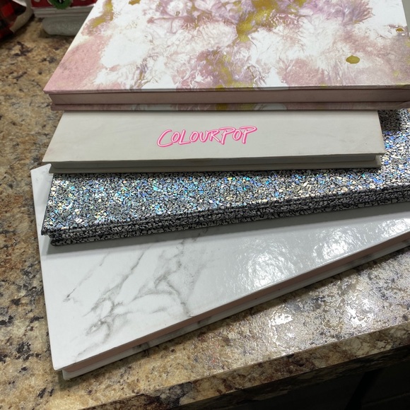 Four Magentic Z Palettes - Picture 9 of 9